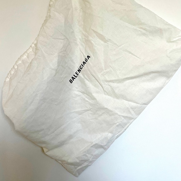 Balenciaga - Triangle Duffle Bag Leather - Picture 3 of 3